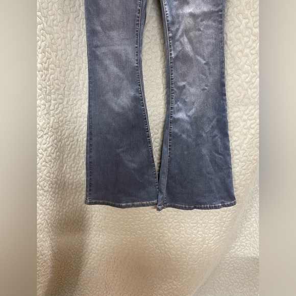 Vibrant flare denim high waisted jeans - Picture 2 of 14